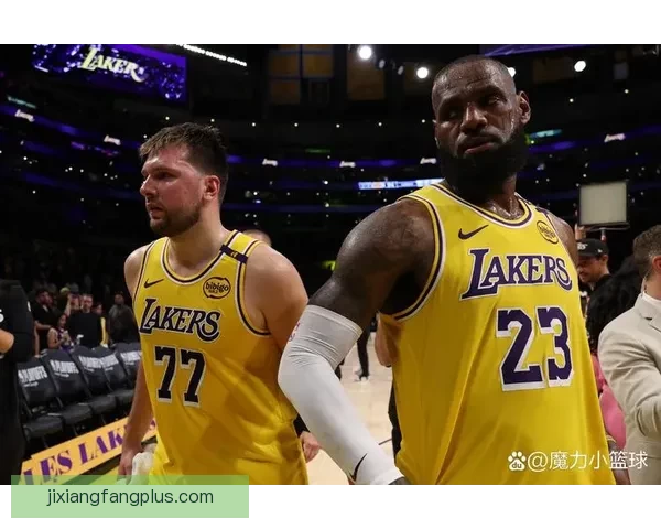 詹姆斯35分9三分创奇迹 近16年首次成队史第一人