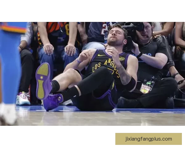 雷迪克透露东契奇下半场带伤出战已通过健康评估明日将接受核磁共振检查